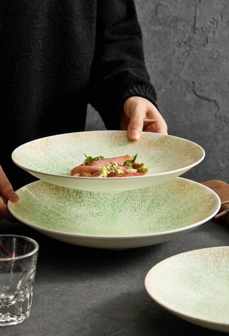 Ripple-Texture Wide-Rim Shallow Ceramic Bowl — Fine Dining Style